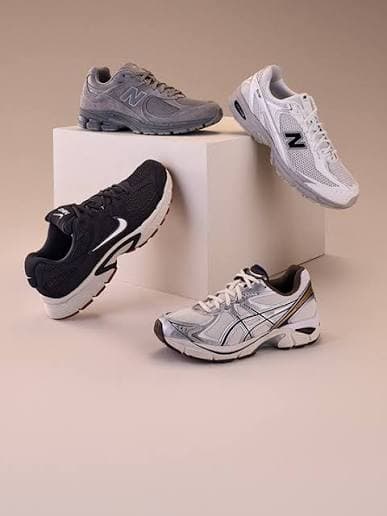 Sneakers — view 2